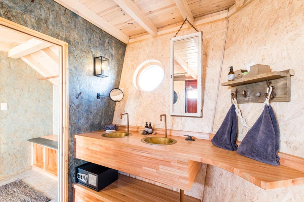 Shipwreck Lodge Mowebaai Exterior photo